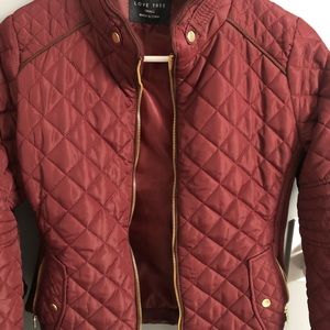 Quilted burgundy jacket by love tree❤️
